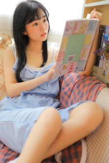 不扣纽扣的女孩